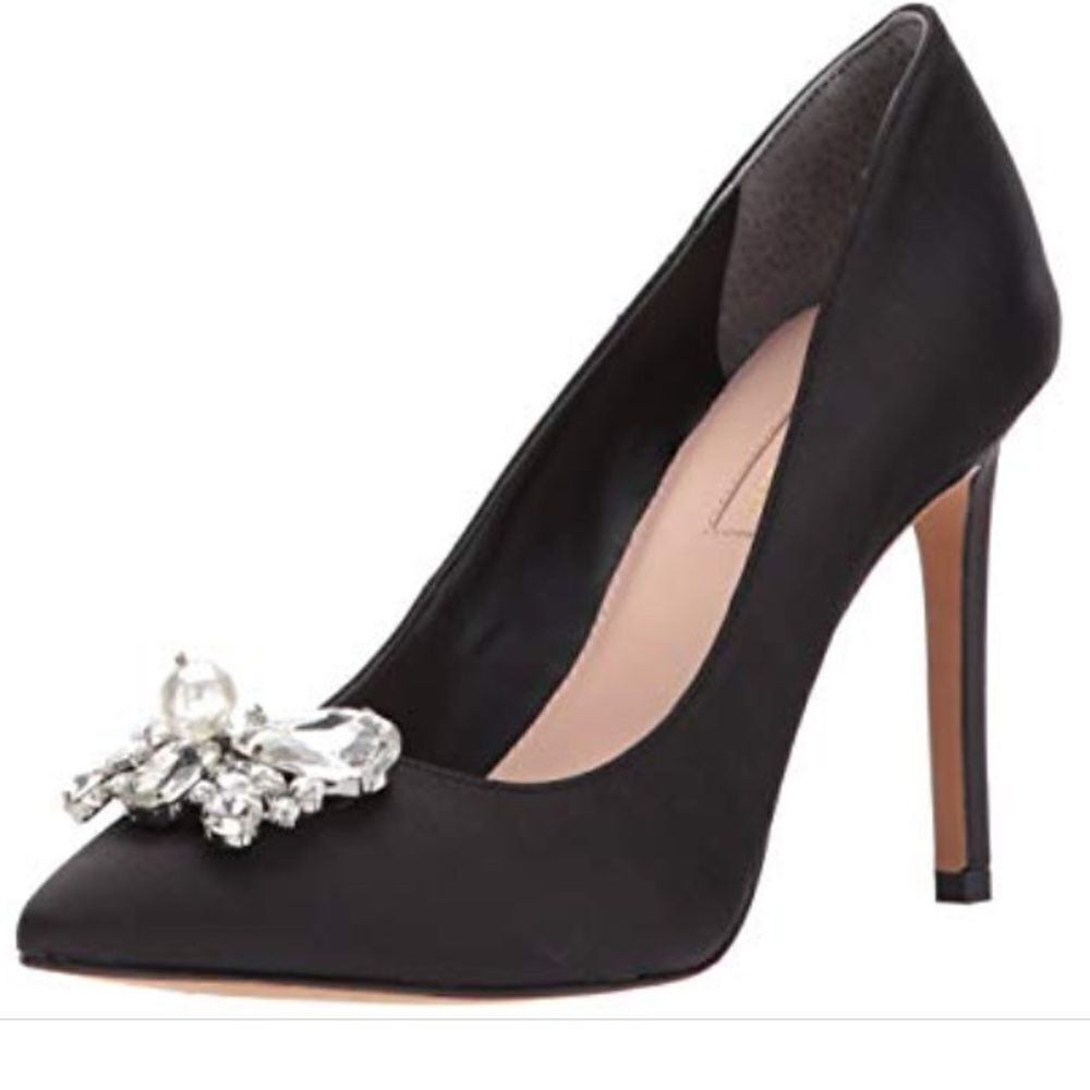 Avec Les Fillies Chiara Gem Crystal Embellished Pointed Toe Pump Size 7 1/2